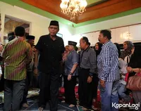 FOTO: Suasana Haru Pemakaman Komedian Cahyono, Diwarnai Tangisan