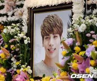 FOTO: Suasana Pemakaman Jonghyun SHINee di Rumah Duka