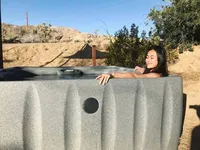 FOTO: Summer Vibe, Ratu Felisha Berjemur Manja di Bawah Matahari