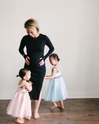 FOTO: Sunye Pamer Baby Bump Lewat Pemotretan Bareng Anaknya