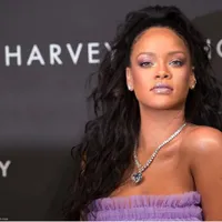 FOTO: Susah Dibedakan, Wanita Ini Mirip Dengan Rihanna