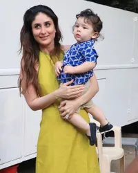 FOTO Susul Kareena ke Lokasi Syuting, Taimur Manyun Nggemesin!