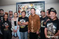 FOTO: Tak Mau Ketinggalan, Ahok Pun Nonton Bareng 'COMIC 8'
