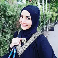 FOTO: Tampil Berhijab, Cynthiara Alona Bikin Adem