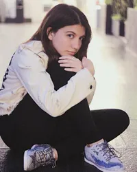 FOTO: Tampil Berponi, Cassandra Sheryl Lee Makin Cantik Atau?
