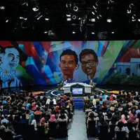FOTO: Tampil di TV, Adu Ganteng Gibran VS Kaesang Bikin Histeris