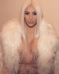 FOTO: Tampil di Yeezy Season 3, Kim Kardashian Ganti Warna Rambut