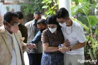 FOTO Tangis Pilu Desiree Tarigan Istri Hotma Sitompul Bantah Tudingan Kabur dari Rumah, Hotman Paris Dampingi Sebagai Pengacara