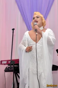 [Foto] Tangisan Pedih Tata Liem Lepas Bella Shofie ke Suryono
