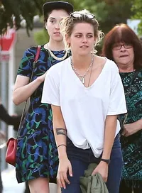 FOTO: Tanpa Pacar, K-Stew Dinner Bareng Kekasih Cara Delevingne