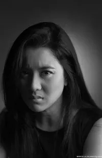 [FOTO] Tentang Kekerasan, Para Selebriti Ini Berfoto Hitam Putih 