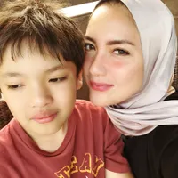 FOTO: Tia Ivanka Kini Mantap Berhijab, Tetap Cantik & Stylish