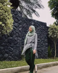 FOTO : Tika Bravani Putuskan Berhijab, Makin Anggun