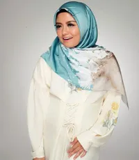 FOTO: Tika Ramlan Jalani Ibadah Umrah Bersama Sang Suami