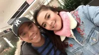 FOTO: Tinggal di Amerika, Ini Momen Romantis Sheza Idris & Suami!