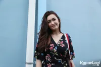 FOTO: Turuti Kemauan Anak, Nafa Urbach Berpelukan Dengan Zack Lee