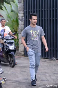 FOTO: Tutup Luka Lama, Eza Gionino Punya Cerita Cinta Yang Baru