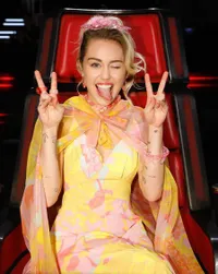 FOTO: Ulang Tahun Miley Cyrus, Kado Dari Liam - Pesta Pelangi