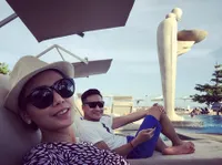 FOTO Ultah, Arie Untung Dapat Kejutan Dari Orang Tercinta di Bali