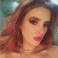 FOTO: Ultah Ke-20, Bella Thorne Pesta Bareng 'Pacar Sesama Jenis'