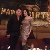 FOTO Ultah, Shinta Bachir Dapat Kejutan & Pesta Sampai Jam 2 Pagi