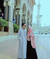 FOTO: Umrah, Akhmad Fadli & Sang Istri Mesra Abis Bak Bulan Madu