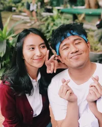 FOTO: Unggah Foro Bareng, Joshua Suherman Pamer Pacar Baru 