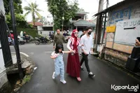 Foto Venna Melinda dan Athalla Naufal Bareng ke TPS Buat Coblos, Vibe-nya Ibu-Ibu Sosialita