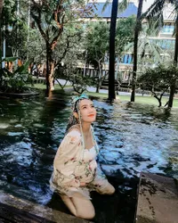 Foto Via Vallen yang Semakin Cantik dan Bahagia Saat Hamil, Baby Bump Juga Makin Terlihat