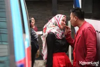 FOTO: Vicky & Angel Lelga Pakai Baju Couple, Makin Mesra Banget