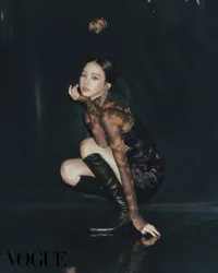 FOTO Visual Karina Aespa di Majalah Vogue Korea, Pinggang Super Kecilnya Jadi Sorotan