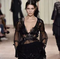 FOTO: Wajah Cantik - Body Killer, Bella Hadid Pantas Jadi Angel