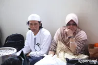FOTO: Wajah Kecewa Istri Mandra Dengar Tuntutan 1 Tahun 6 Bulan