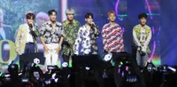 FOTO: Yang Tersisa Dari Mubank Jakarta 2017, EXO - Bo Gum Memukau