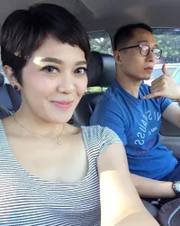 [Foto] Yenny AFI Sedang Hamil 5 Bulan & Rambutnya Dipotong Cepak