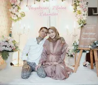 FOTO: Young Lex Gelar Tasyakuran Kehamilan 7 Bulan Eriska, Tak Lama Lagi Jadi Bapak