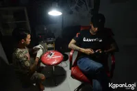 FOTO: Young Lex Tato Wajah Ahok di Tangan, Ini Alasannya
