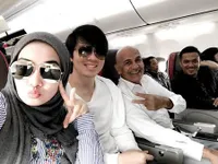 FOTO: Zaskia Sungkar & Irwansyah Mesra di Lombok, Peluk-Naik Kuda