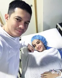 FOTO: Zaskia Sungkar Operasi, Irwansyah dan Laudya Bella Menemani