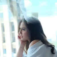 FOTO:Habiskan Akhir Tahun, Pevita Pearce Pergi Liburan ke Inggris