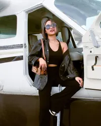 Fresh dengan Rambut Sebahu, 10 Potret Marion Jola yang Makin Hot dan Seksi - Pede Pamer Kulit Eksotis