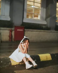 Fuji Pose Cantik Serba Putih di Photoshoot Terbaru, Konsisten Tampilkan Pesona Cute