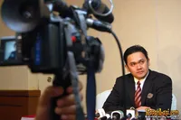 Farhat Abbas Preskon di Crown Hotel