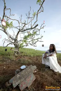 Foto-Foto Adegan Film THE MIRROR NEVER LIES