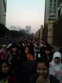 Foto-Foto Antrian Tiket Konser SMTOWN INA