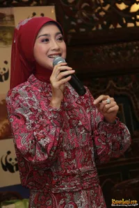 Berita Foto Desy Ratnasari : FOTO: Kisah Meniti Karir Desy Ratnasari