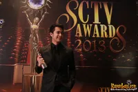 Foto-Foto Eza Gionino Pamer Piala SCTV Awards 2013