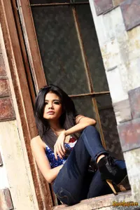 Foto-Foto Karina Ranau Jalani Pemotretan di Kota Tua