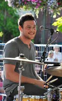 Foto-Foto Kenangan Cory Monteith Setahun Pasca Kematian Tragis