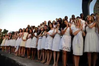 Foto-Foto Kontestan Miss World 2013 Kunjungi Gong Perdamaian Dunia